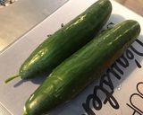 Une image de l'étape 2 de Salade du jardin (tomates, concombre, poivrons, basilic).
