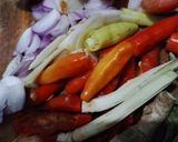 Foto langkah ke 1 dari resep Asem-Asem Ikan Nila dan Sayuran.