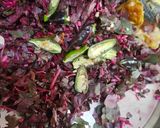 মাছের মাথা দিয়ে লাল শাক(macher matha diye laal saag recipe in Bengali) রেসিপির ধাপ 3 ছবি