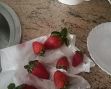 Foto del paso 1 de la receta: Bizcocho de fresas con cobertura de nata