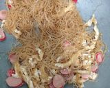 Foto langkah ke 4 dari resep Bihun Goreng Tahu Sosis.
