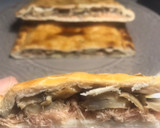 Foto del paso 7 de la receta: Empanada de salmón y champiñones, fácil y rápida