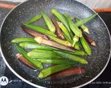 A picture of step 1 of Okra egg omelet.