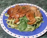 Foto del paso 4 de la receta: Fetuccini al pesto con chuleta acaramelada #7