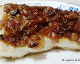Foto del paso 3 de la receta: Bacalao con cebolla caramelizada y pasas