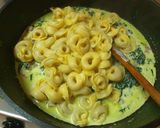 Pas rețetă Tortellini în sos de smântână și spanac 2 fotografie