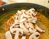 Foto langkah ke 4 dari resep Pork Chops Mushroom Sauce.