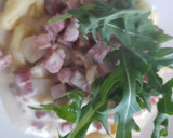 Foto del paso 4 de la receta: Tortelini con salsa de queso suave, Jamón y rúcula
