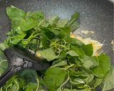 รูปขั้นตอนการทำที่ 3 ของ ผักโขมผัดไข่