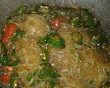Foto langkah ke 4 dari resep Soun/Bihun Kecap Cabe Hijau.