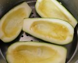 Foto del paso 1 de la receta: Calabacitas rellenas de huitlacoche y queso