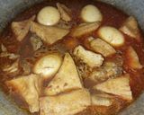 Foto langkah ke 5 dari resep Semur Tahu & Telur Pedas.