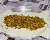 Foto del passaggio 5 della ricetta Strudel salato con broccoli e carne trita
