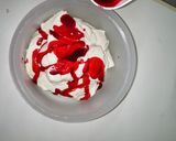 A picture of step 3 of Strawberry and chocolate flakes ice cream.