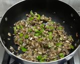 A picture of step 3 of Pepper mushroom mini bread pizza.