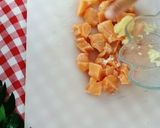 Foto langkah ke 2 dari resep Salmon Bites with Cheese Sauce.