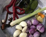 Foto langkah ke 2 dari resep Kari ayam bumbu lengkap.