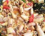 Foto langkah ke 4 dari resep Tumis cumi asin.