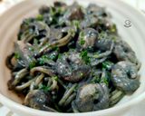 Foto del paso 7 de la receta: Spaghetti cremoso con champiñón y gambas en tinta de calamar
