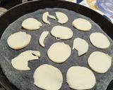 A picture of step 4 of Charcoal Focaccia Stuffed with Cheese and Ham 🧀🥓.