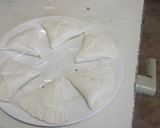 A picture of step 4 of Samosa puff.