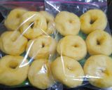 Foto langkah ke 7 dari resep Donat Maizena (Frozen)⭐.