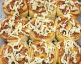 Foto del paso 10 de la receta: 🍕🥓 Pizza rolls 🍥 de panceta y muzzarella 🥓🍕 con salsa picante
