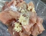 Foto langkah ke 1 dari resep Ayam Oseng Bawang.