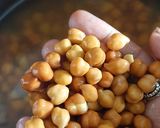 A picture of step 1 of Chatpata chana chat.