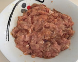 Foto del paso 4 de la receta: Hamburguesa de lomo con cebolla y queso de cabra