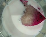Foto langkah ke 2 dari resep Smoothie Buah Naga.