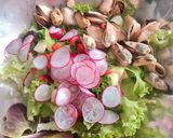 Hình bước làm 3 của món Salad Trai Đen Kiểu Địa Trung Hải