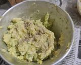 Foto langkah ke 2 dari resep Egg Avocado Toast.