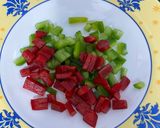 Foto del paso 1 de la receta: Tortilla con verduras 🧅🥔🌶️🫑🍆