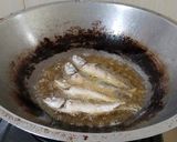 Foto langkah ke 3 dari resep Ikan Goreng Tumis Cabe Hijau.