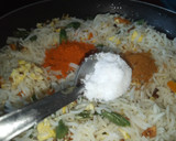 ரோட்டுக்கடை முட்டை ஃப்ரைடு ரைஸ் (Muttai fried rice recipe in tamil) ரெசிபி ஸ்டேப் 7 புகைப்படம்