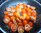 Foto del paso 3 de la receta: Torrija salada de queso y cherrys salteados