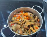 Foto del paso 4 de la receta: Guiso de Níscalos con patatas