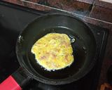 Foto del paso 1 de la receta: Bocadillo de tortilla de papas de paquete y jamón serrano