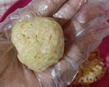 Foto langkah ke 4 dari resep Bola-Bola mie keju.