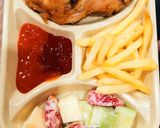 Hình bước làm 4 của món Thịt gà chiên KFC ăn kèm khoai tây chiên và salad củ quả