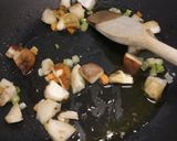 A picture of step 2 of Garganelli con ragù di salsiccia e porcini.