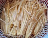 Hình bước làm 1 của món Canh chua nấm kim châm