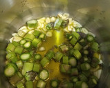 Foto del paso 1 de la receta: Sopa de ajo con espárragos