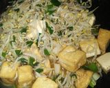 Foto langkah ke 3 dari resep Tumis Tauge Tahu.