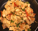 Foto del paso 1 de la receta: Pollo con pimientos y cebolla