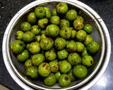 Hình bước làm 1 của món Sấu ngâm giòn