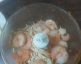 Foto del paso 4 de la receta: Ensaladilla rusa con palitos de cangrejo, atún y langostinos