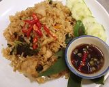 รูปขั้นตอนการทำที่ 5 ของ ข้าวผัดใบกะเพราไก่ชิ้น