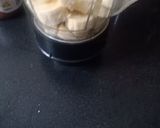 A picture of step 1 of Banana and nutella milk shake.